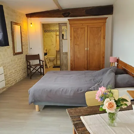 ベッド・アンド・ブレックファスト D Hotes La Barbee Damvix